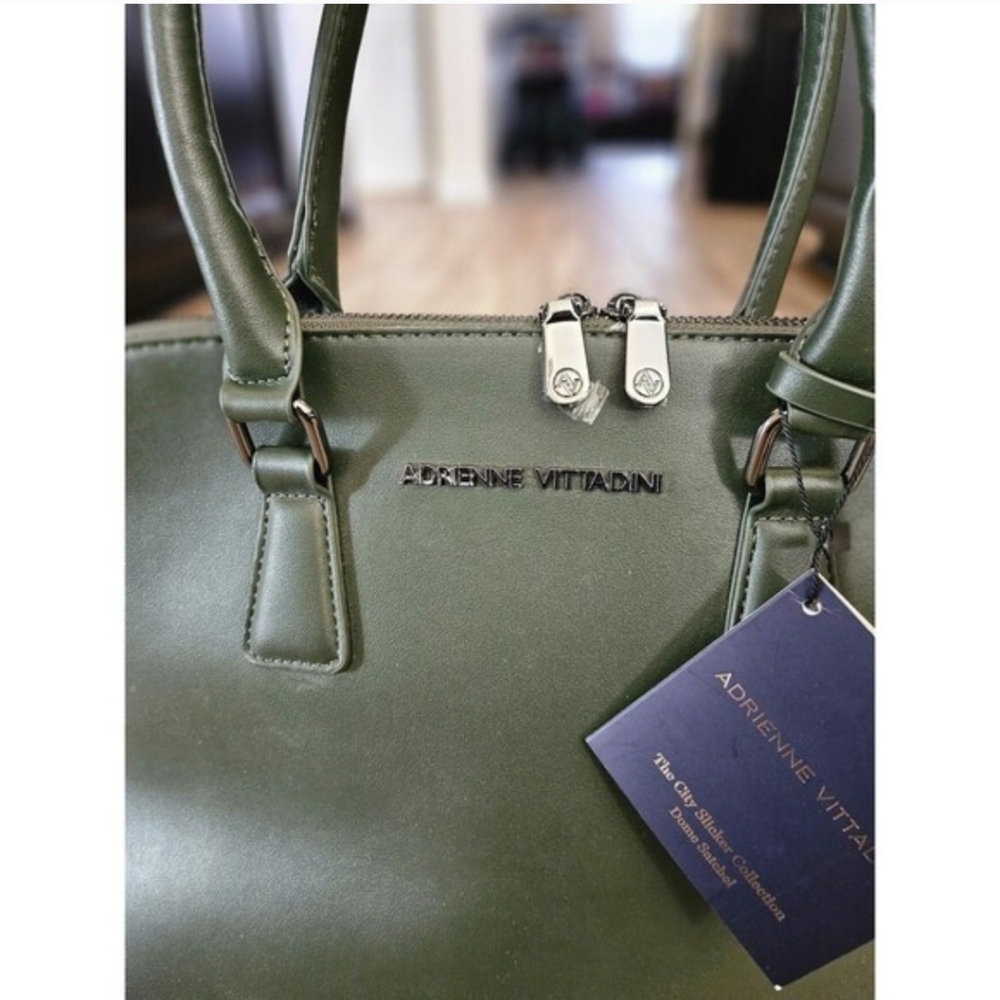 Adrienne Vittadini Women's Green Casual Chic Leather handbag. - Picture 3 of 15